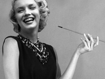 Marilyn Monroe photoshopped to look like Holly Golightly
